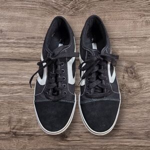 Athletic Works Black and White Men's Sneakers Size 9